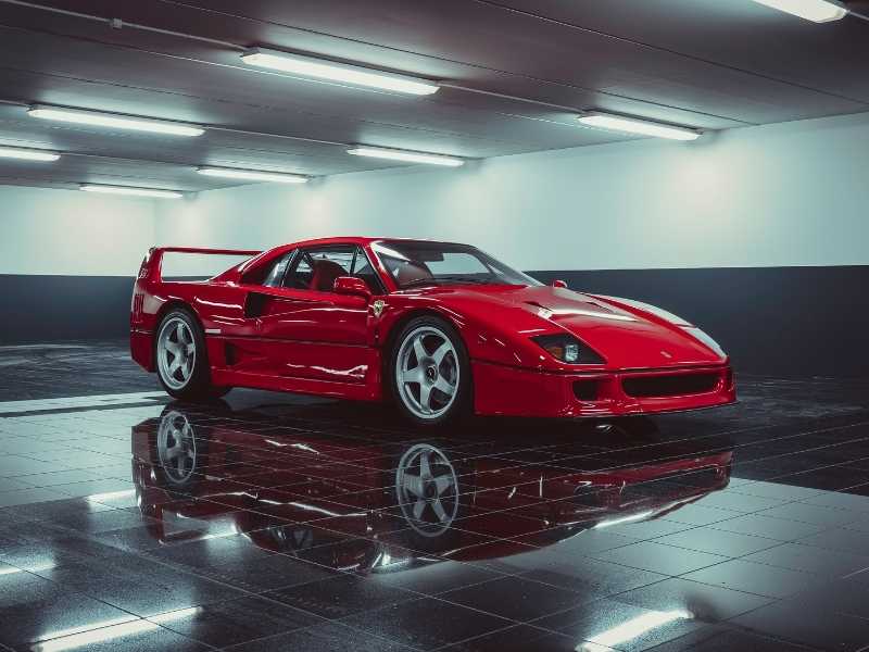 mobil mewah warna merah